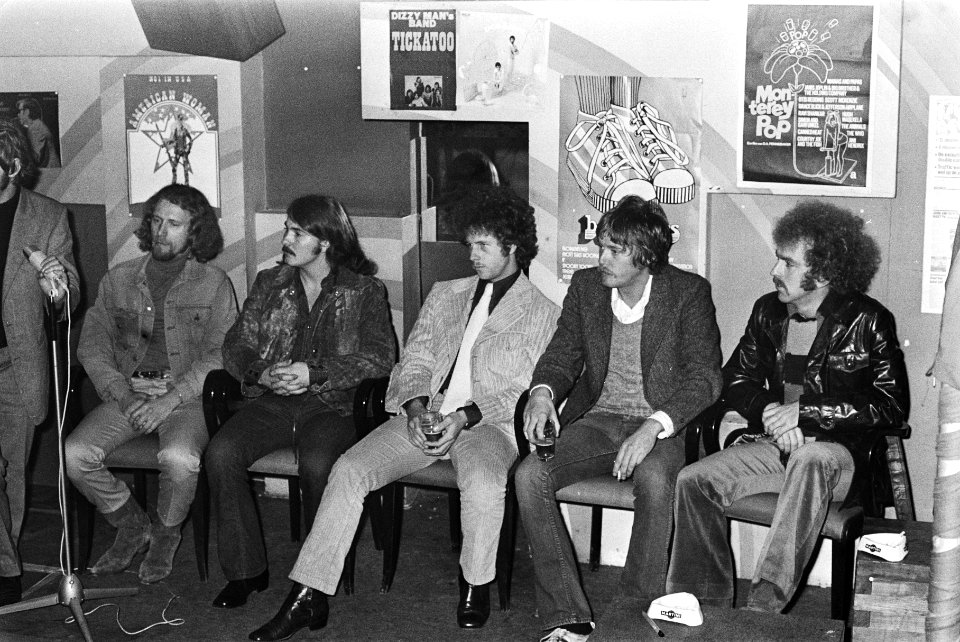 Amerikaanse popgroep Flying Burrito Bros in Birdsclub, Amsterdam persconferenti, Bestanddeelnr 924-0358