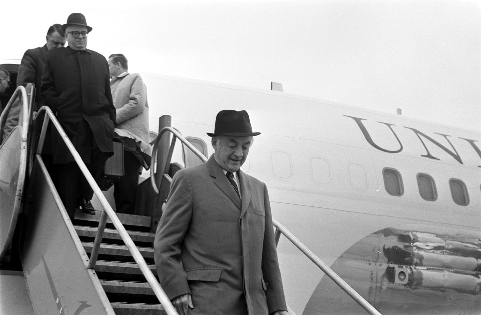 Amerikaanse Minister van Economische Zaken, M.H. Stans , vergezeld door o.a. Hou, Bestanddeelnr 922-3006