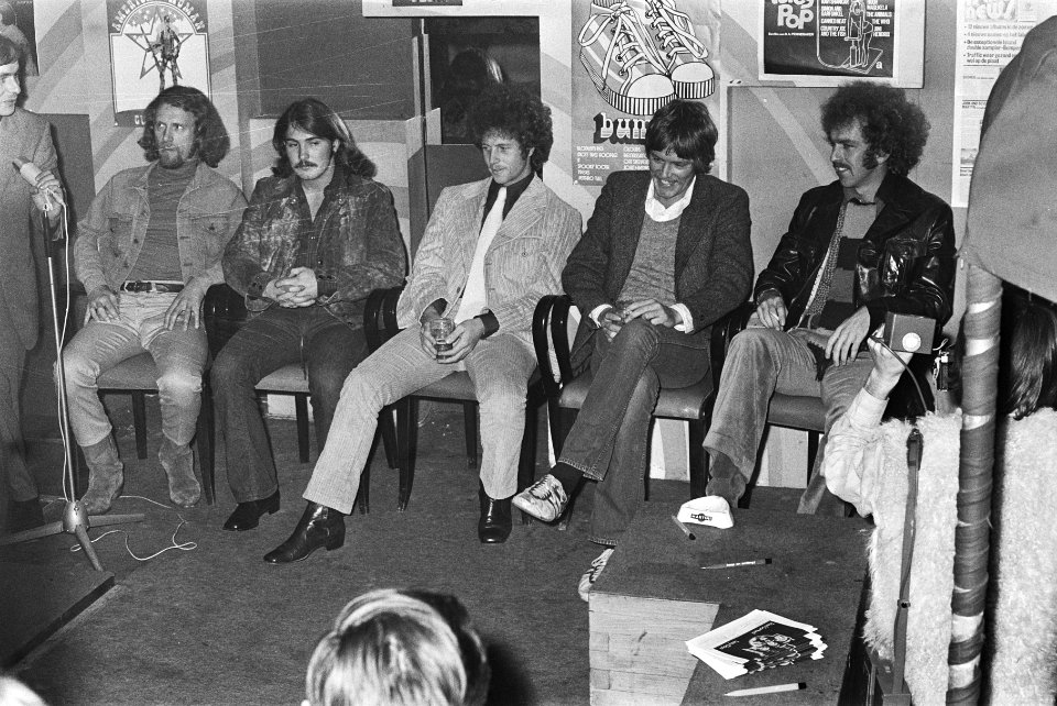 Amerikaanse popgroep Flying Burrito Bros in Birdsclub, Amsterdam persconferenti, Bestanddeelnr 924-0359