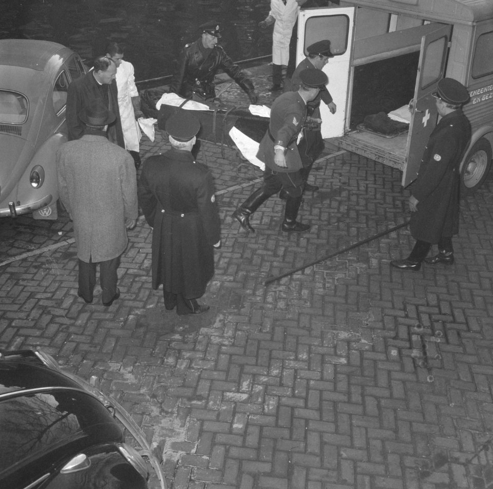 Amerikaanse geleerde verdronken, het stoffelijk overschot van professor Follis g, Bestanddeelnr 918-6366