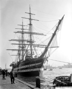 Amerigo Vespucci (Italiaans opleidingsschip) in Rotterdam, Bestanddeelnr 912-9454