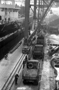 Amerikaanse kolen voor Nederland. Het lossen in de Rotterdamse haven, Bestanddeelnr 914-7421