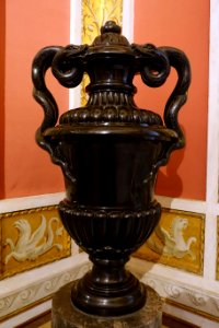 Amphora with handles of knotted serpents, by Silvio Calci da Velletri, 1638, marble - Galleria Borghese - Rome, Italy - DSC04654