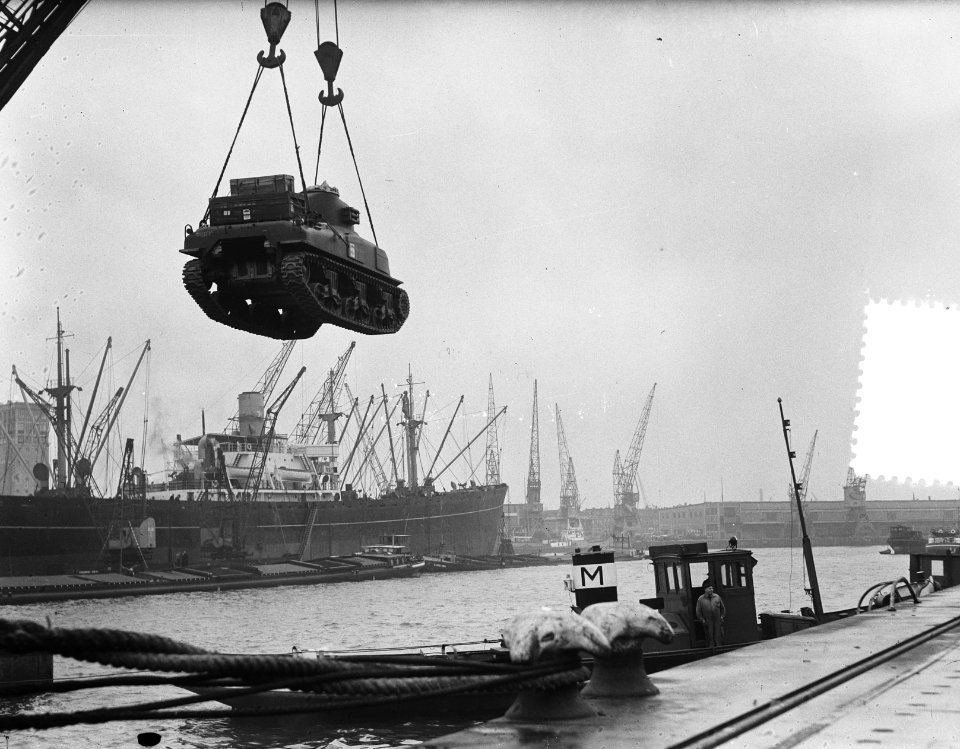 Amerikaanse tanks in Rotterdam aangekomen, Bestanddeelnr 904-8996
