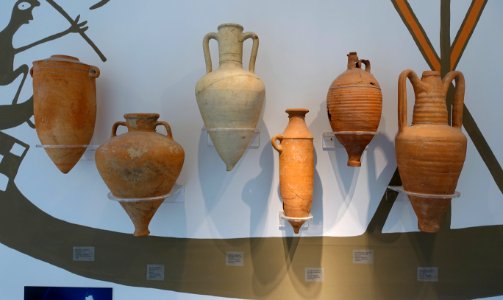Amphora exhibit - Harvard Semitic Museum - Cambridge, MA - DSC06272
