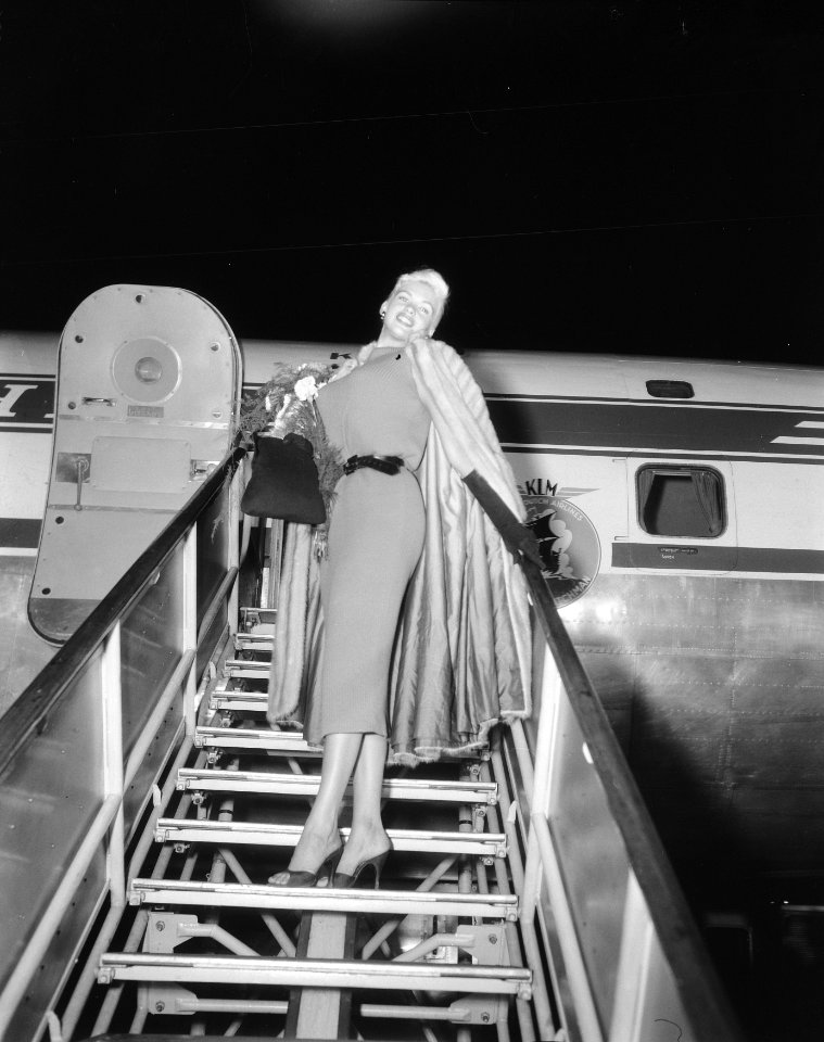 Amerikaanse filmster Jayne Mansfield arriveert op Schiphol, Bestanddeelnr 909-0211