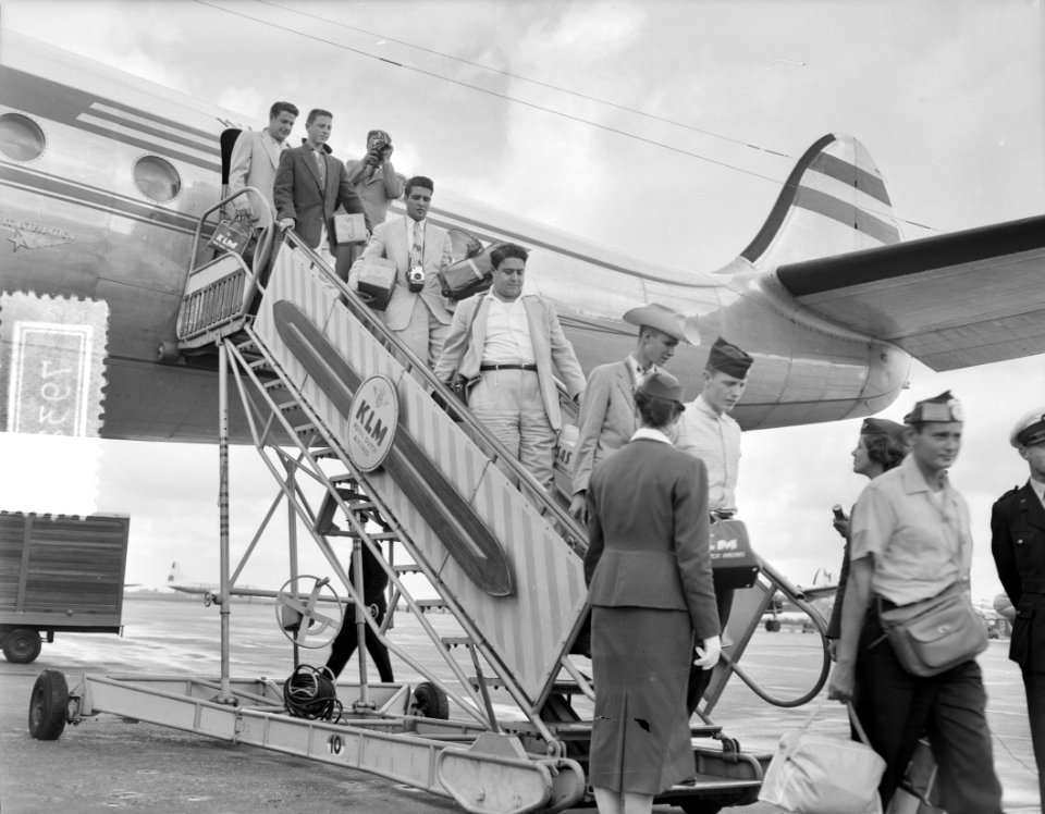 Amerikaanse krantenjongens in ons land aankomst Schiphol, Bestanddeelnr 907-9326