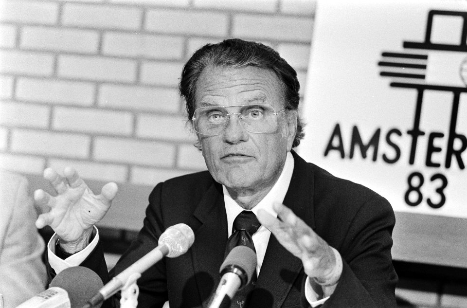 Amerikaanse evangelist Billy Graham tijdens een persconferentie, Bestanddeelnr 932-6468