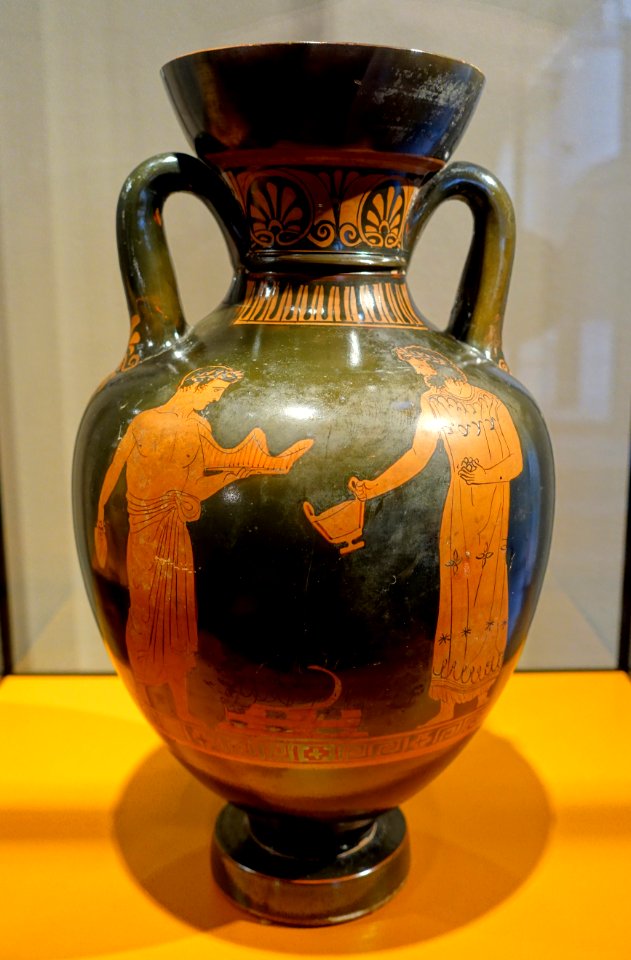 Amphora with offering scene, red figure, Nola, 430-420 BC, ceramic - Hessisches Landesmuseum Darmstadt - Darmstadt, Germany - DSC01125