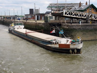Amore-Vici - ENI 03310500, leaving Royerssluis, Port of Antwerp pic2