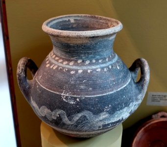Amphoroid krater, Classical-Hellenistic, White Painted VI Ware, Maroni - Harvard Semitic Museum - Cambridge, MA - DSC06392