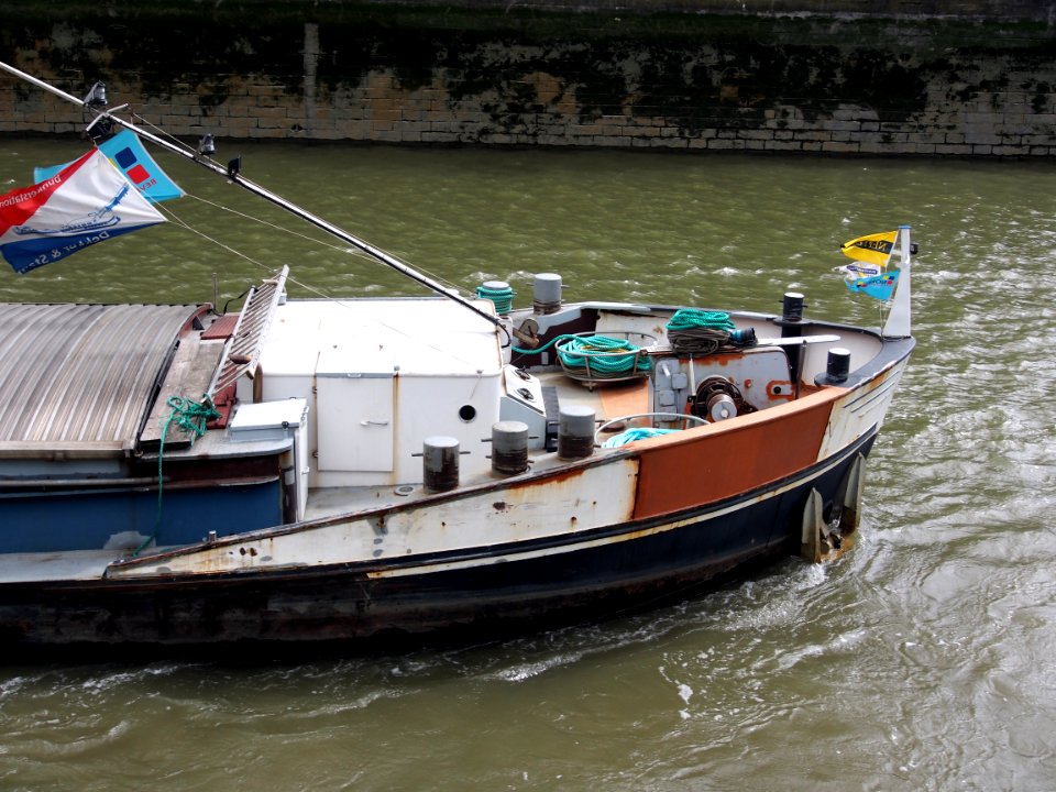 Amore-Vici - ENI 03310500, leaving Royerssluis, Port of Antwerp pic4