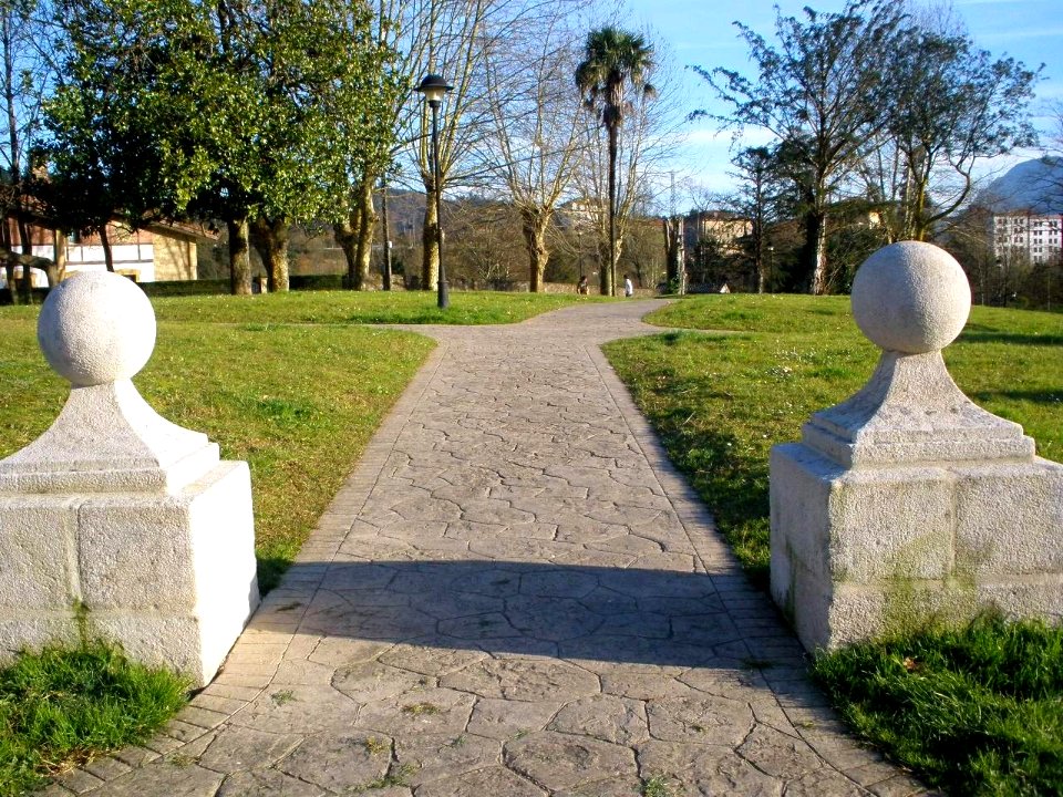 Amorebieta-Echano, Larrea