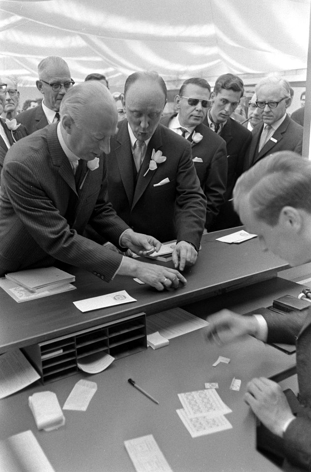 Amphilex 1967 geopend door Minister J. A. Bakker in RAI, Bestanddeelnr 920-3183