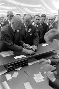 Amphilex 1967 geopend door Minister J. A. Bakker in RAI, Bestanddeelnr 920-3183