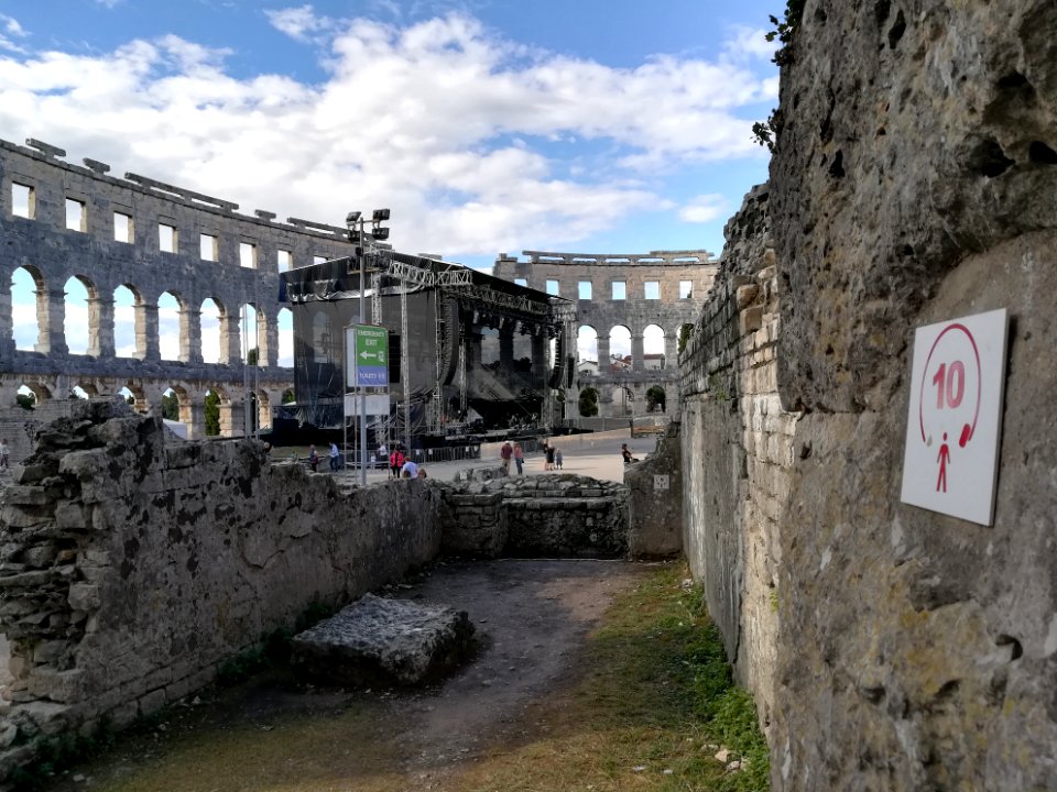 Amphitheatre (Pula), interior 88