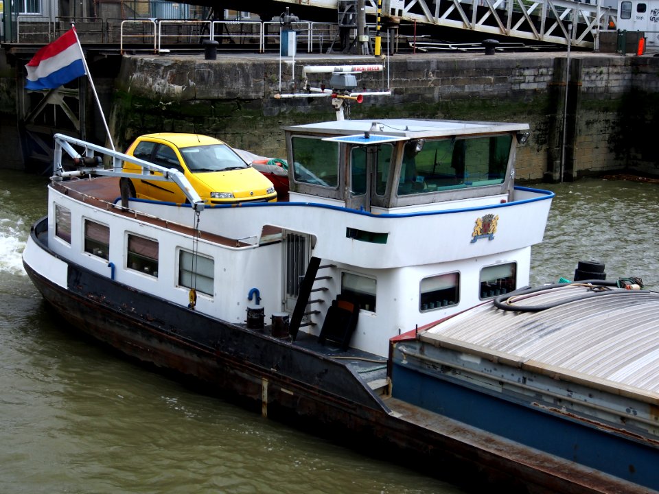 Amore-Vici - ENI 03310500, leaving Royerssluis, Port of Antwerp pic5