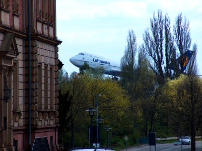Ansicht Flugzeug Technikmuseum Speyer von der Straße aus