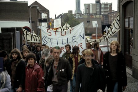 Anti kernenergieweek in Arnhem afgesloten met grote dem. door de stad en eindige, Bestanddeelnr 253-8599