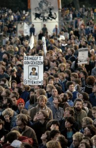 Anti kernwapendemonstratie in Den Haag ( 550 duizend deelnemers ) overzichten, Bestanddeelnr 253-8814