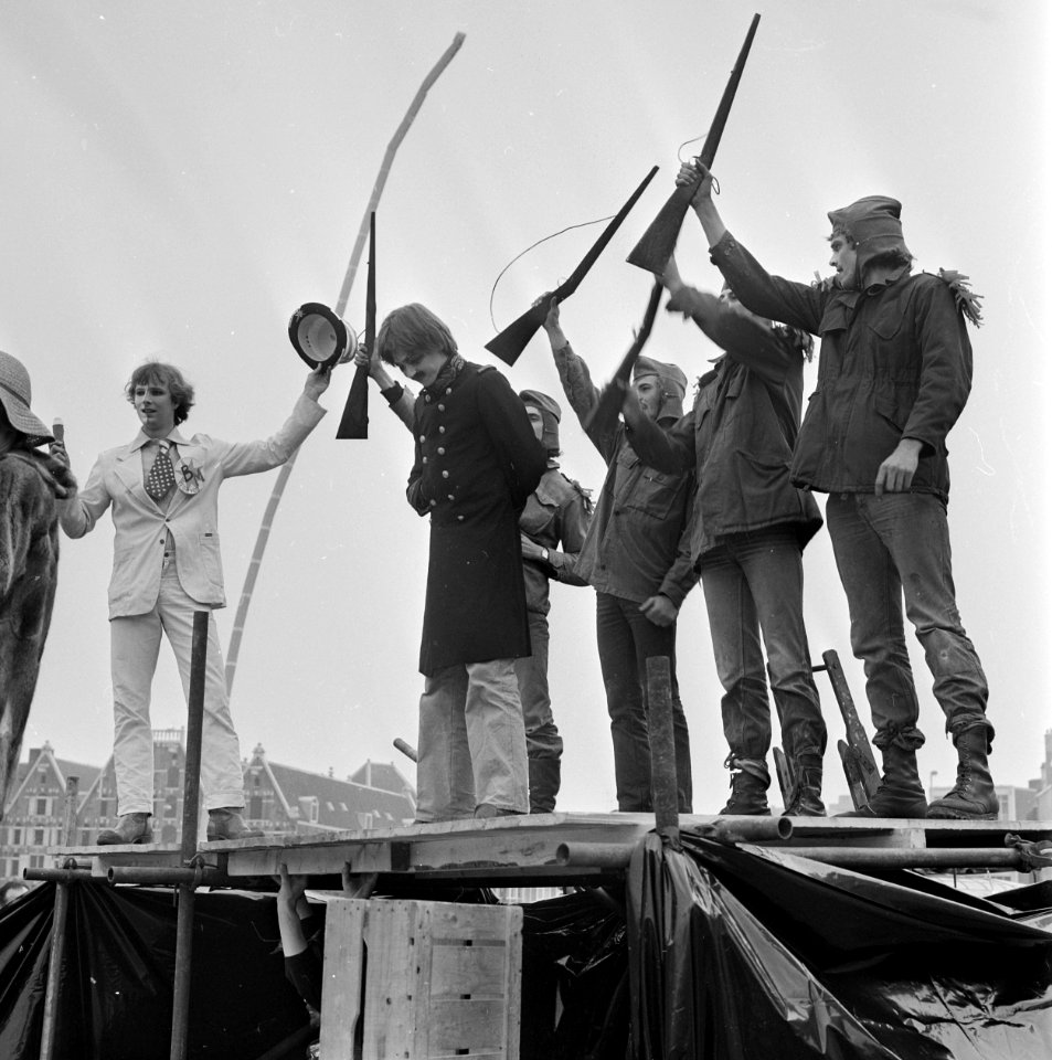 Anti City circus Waterlooplein politiek toneel ivm WK Argentinie Videla m, Bestanddeelnr 929-6933