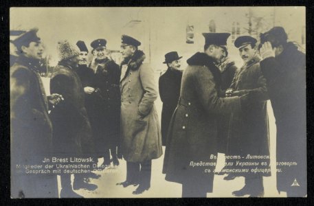 Ansichtkaart met Duits en Russisch opschrift. In Brest-Litowsk. Mitglieder der U, Bestanddeelnr 158-0695