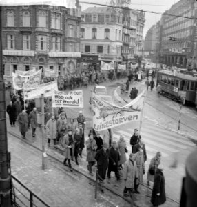 Anti-A-bommars in Amsterdam Op de Munt, Bestanddeelnr 913-3566