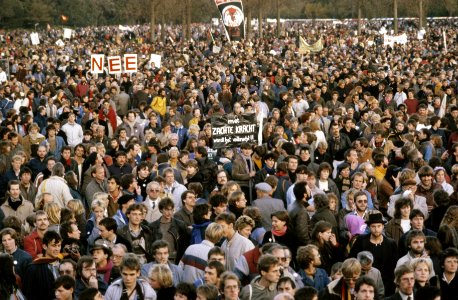 Anti kernwapendemonstratie in Den Haag ( 550 duizend deelnemers ) overzichten m, Bestanddeelnr 253-8818