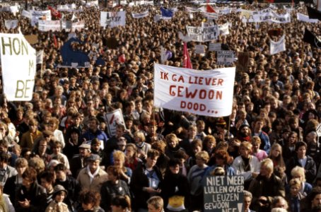Anti kernwapendemonstratie in Den Haag ( 550 duizend deelnemers ) overzichten m, Bestanddeelnr 253-8819