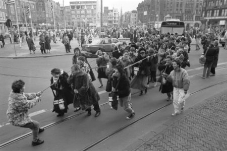 Anti-bont karavaan in Amsterdam, Bestanddeelnr 934-1228