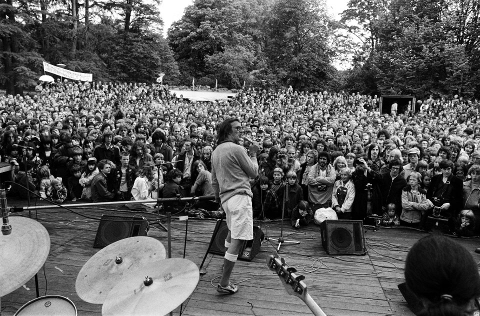 Anti-Argentinieactie in Vondelpark Amsterdam Freek de Jonge (l) en Bram Vermeul, Bestanddeelnr 929-7890