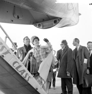 Anneke Grönloh naar Kopenhagen vertrokken voor Eurovisie Songfestival 1964, Ann…, Bestanddeelnr 916-1912