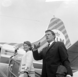 Anneke Gronloh met haar man Wim Jaap van der Laan naar Belgrado vertrokken, Bestanddeelnr 917-0003