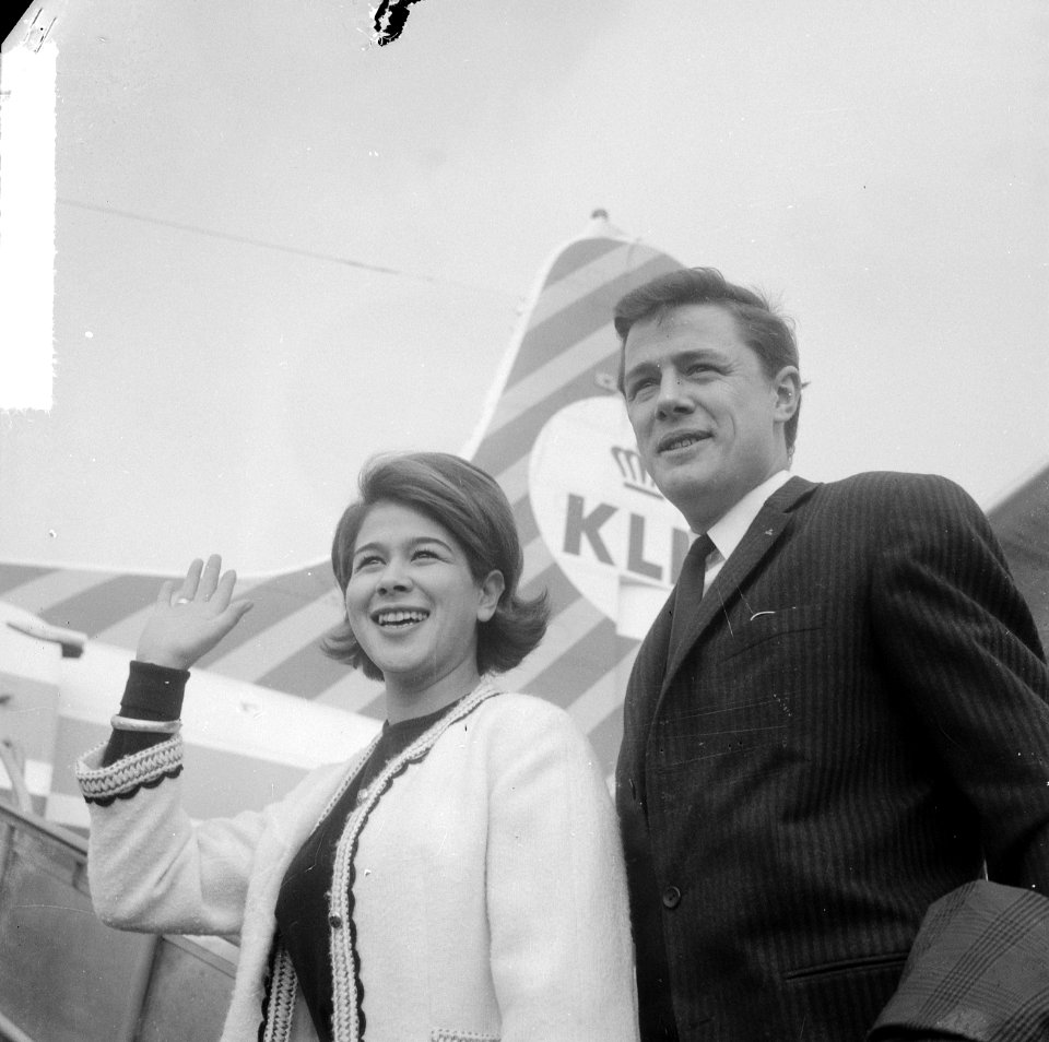 Anneke Gronloh met haar man Wim Jaap van der Laan naar Belgrado vertrokken, Bestanddeelnr 917-0002