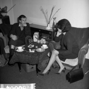 Anneke Grönloh met verloofde Wim-Jaap van der Laan, Bestanddeelnr 916-0004