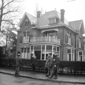 Anneke Beekman in Nederland Het huis van de pleegouders Van Moorst in Hilversum, Bestanddeelnr 913-2359