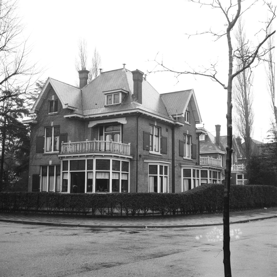 Anneke Beekman in Nederland Het huis van de pleegouders Van Moorst in Hilversum, Bestanddeelnr 913-2358