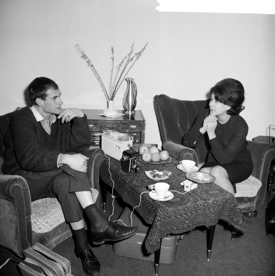 Anneke Grönloh met verloofde Wim-Jaap van der Laan, Bestanddeelnr 916-0008