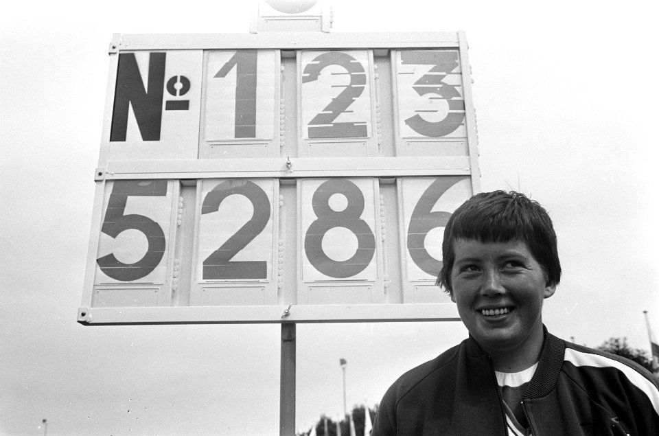 Anneke de Bruin-van Dijk (discuswerpen), verbeterde haar record, dat wordt weerg, Bestanddeelnr 921-5690