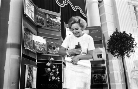 Anneliese Rothenberger, Bestanddeelnr 922-8382