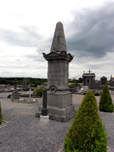Anor (Nord, Fr) monument aux morts au cimetière