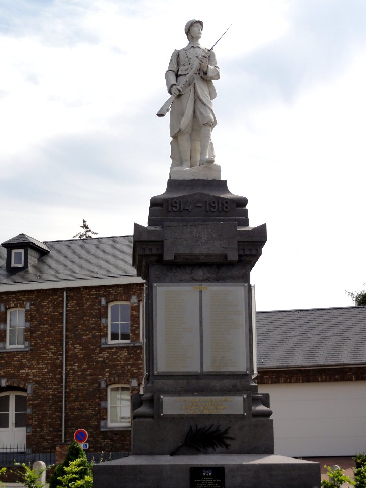 Anor (Nord, Fr) monument aux morts