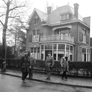 Anneke Beekman in Nederland Het huis van de pleegouders Van Moorst in Hilversum, Bestanddeelnr 913-2357