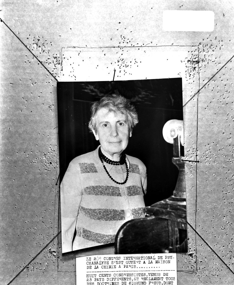 Anna Freud , dochter van Sigmund Freud , psychoanalyticus op Congres te Parijs, , Bestanddeelnr 923-9360