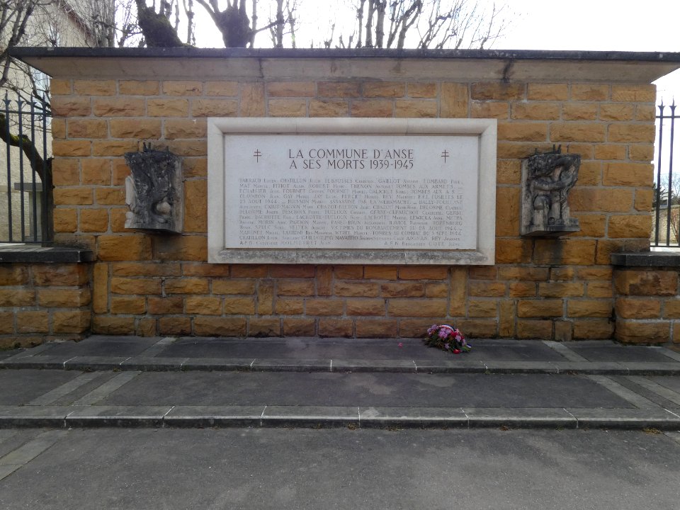 Anse - Place du 8 Mai 1945 - Monument aux morts 1939-1945