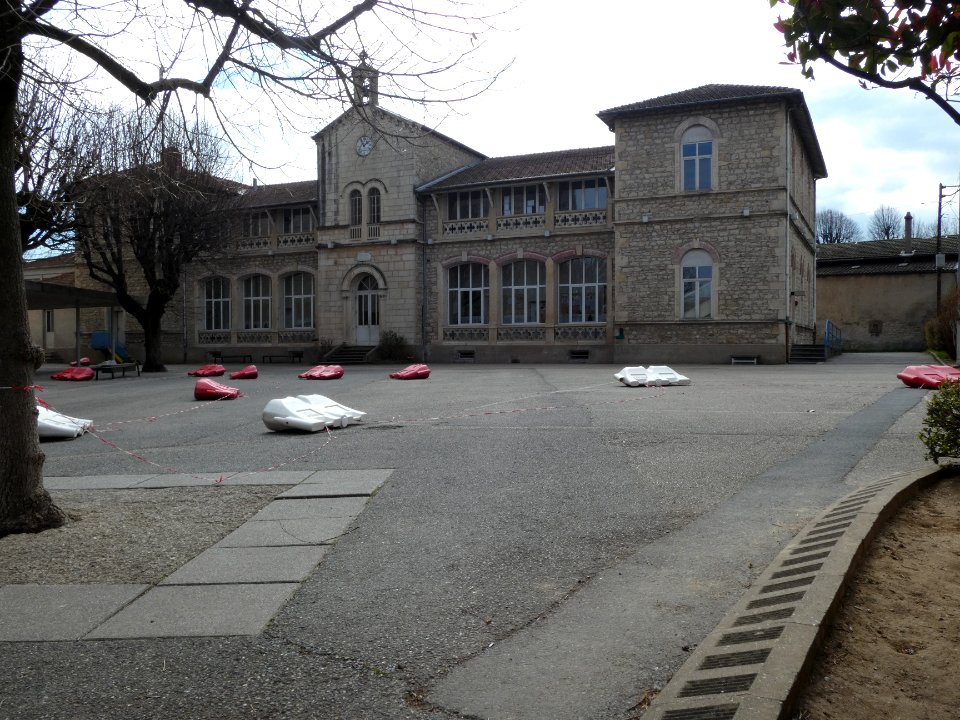 Anse - Place du 8 Mai 1945 - École René Cassin