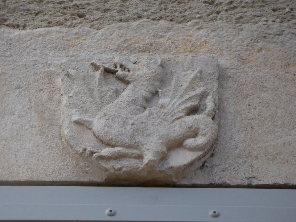 Anse - Château des Tours - Dragon au dessus d'une fenêtre