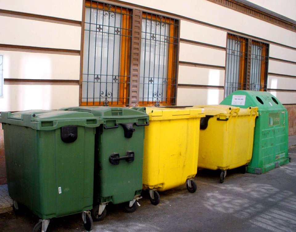 Antequera - Contenedores de reciclaje 1