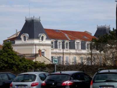 Anse - Château de Messimieux - Toits depuis la rue des Trois Châtels