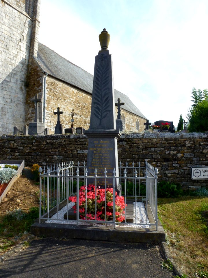 Antheny (Ardennes) monument aux morts